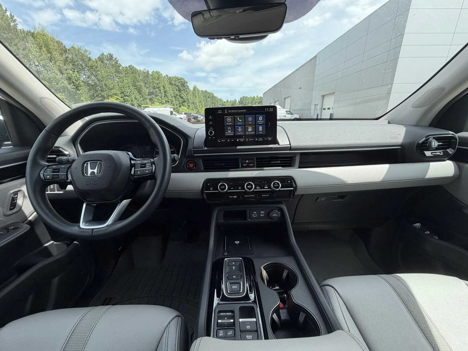 Used 2025 Platinum White Pearl Honda EX-L image 7