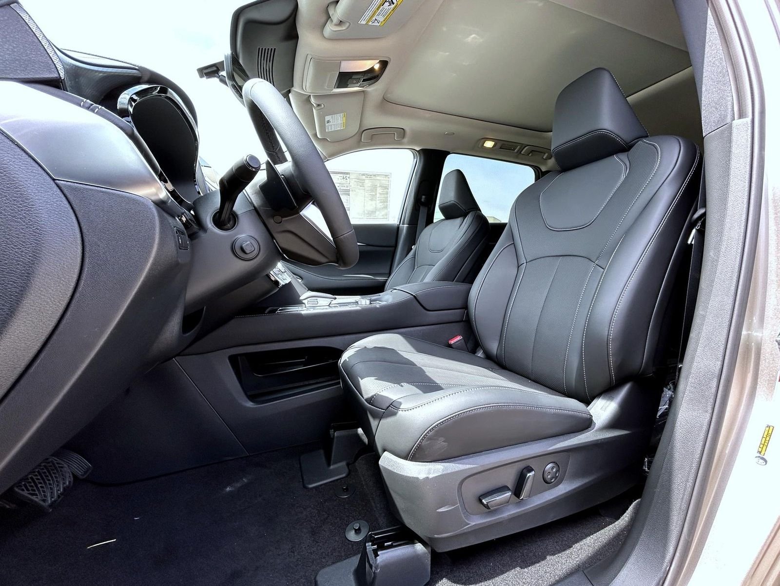 New 2027 WARM TITANIUM INFINITI Luxe AWD image 10