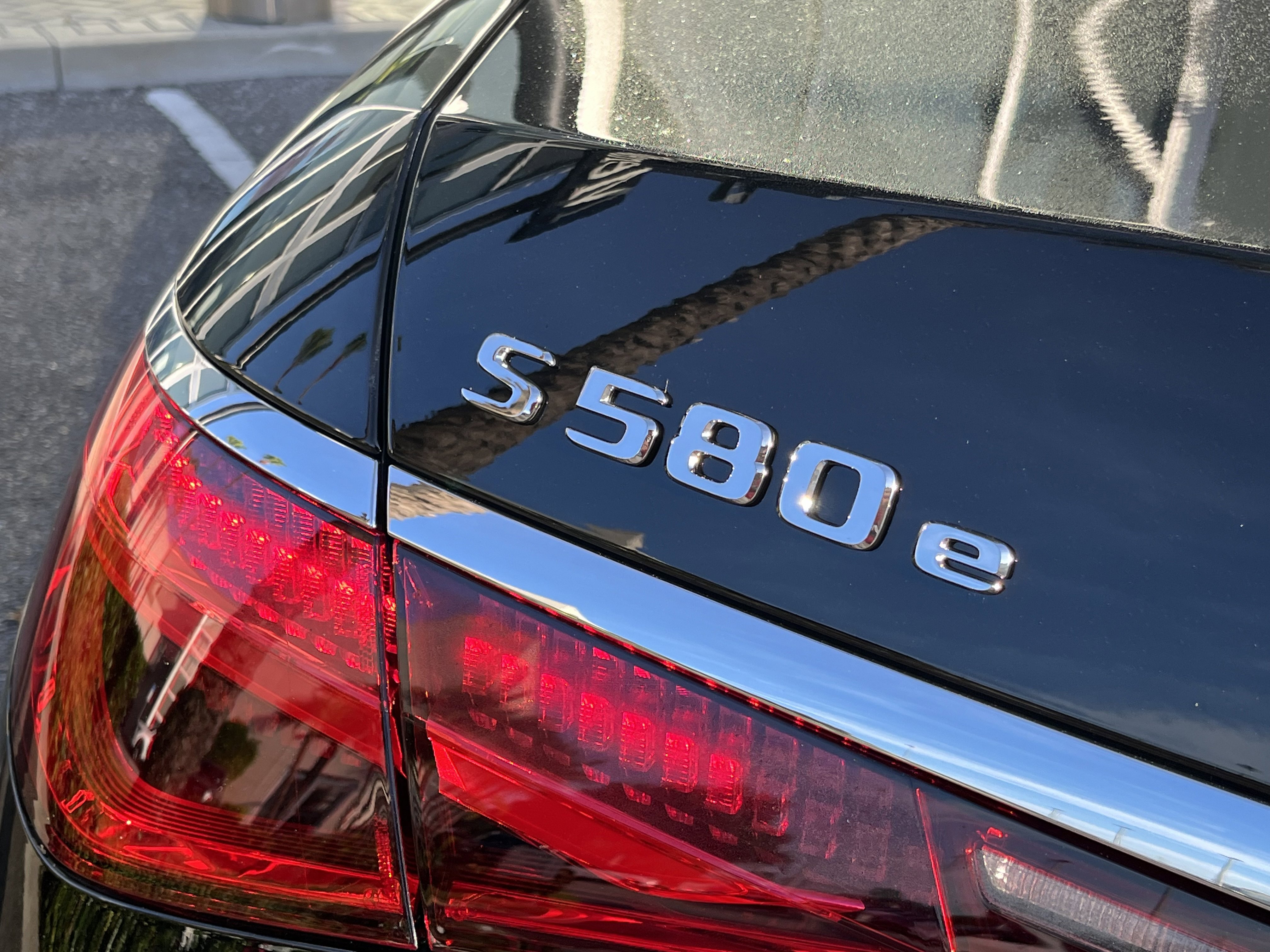 New 2026 Black Mercedes-Benz S 580e image 6