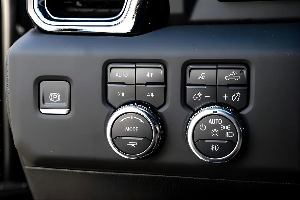 Used 2025 Onyx Black GMC Denali image 21