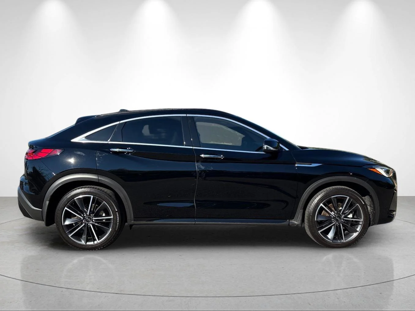 Used 2023 Black Obsidian INFINITI LUXE image 6
