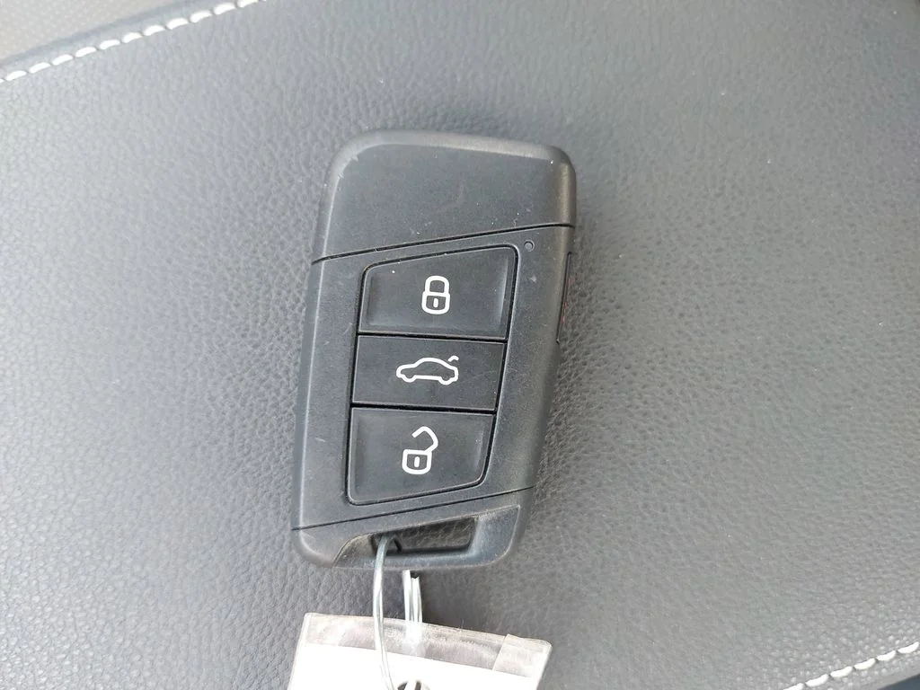 Used 2024 Silver Volkswagen 1.5T S image 33