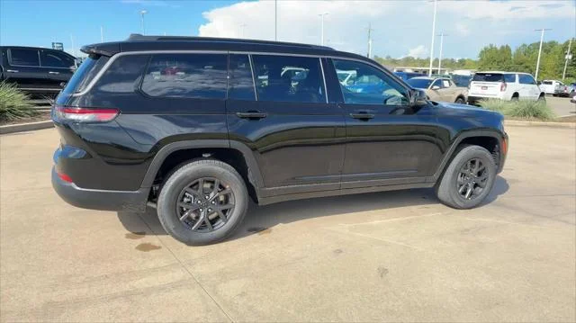 New 2027 High-Gloss Black Paint Jeep Laredo Altitude image 9