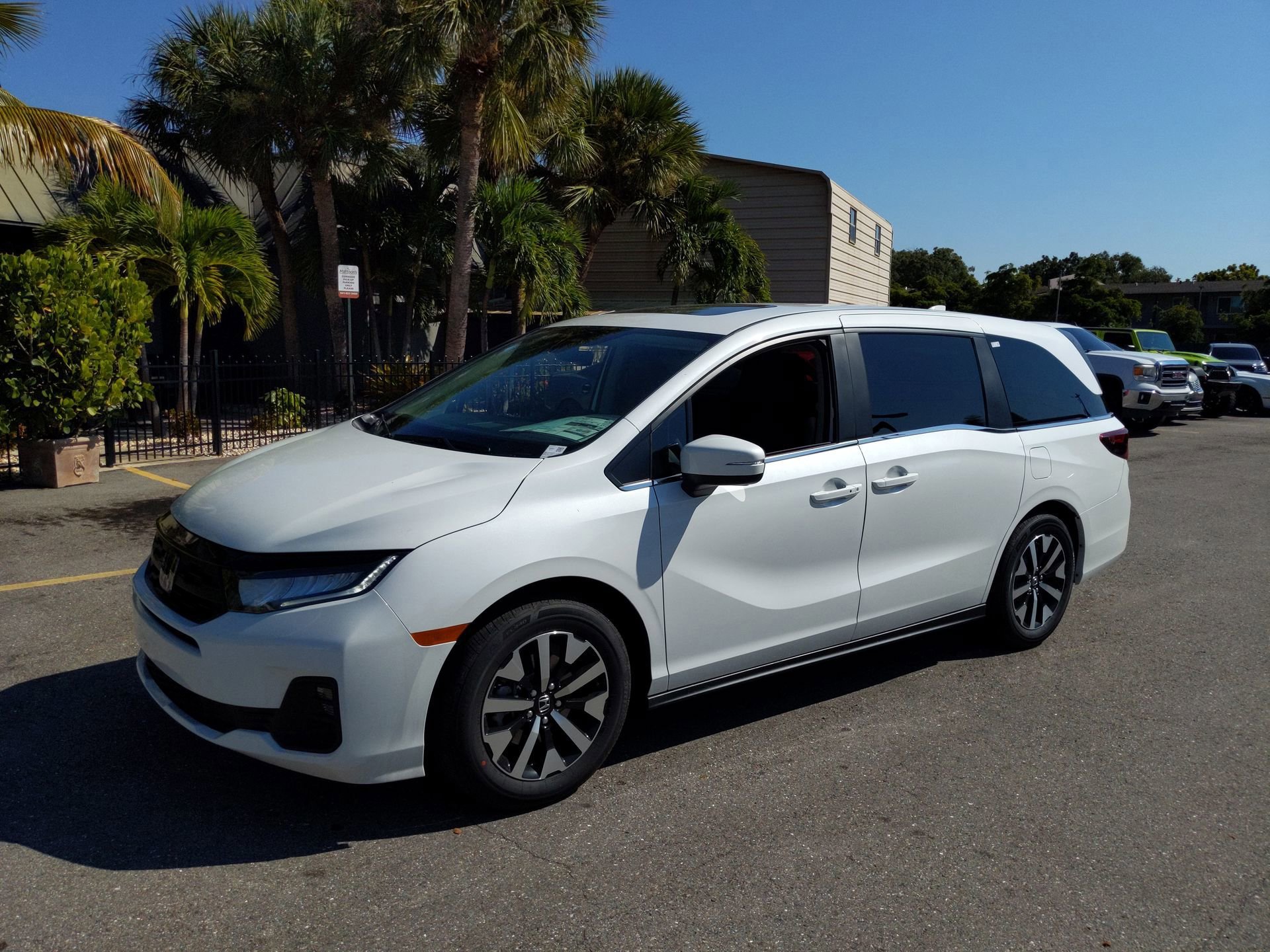 New 2026 Platinum White Pearl Honda EX-L image 10