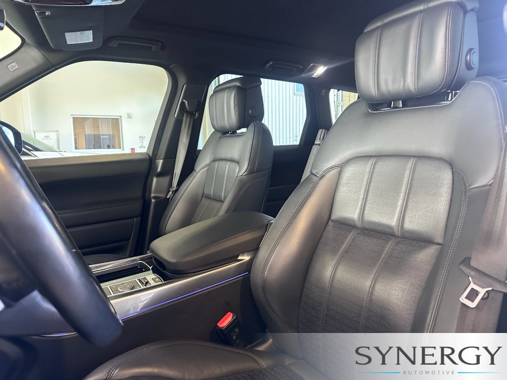 Used 2018 Silicon Silver Premium Metallic Land Rover HSE Dynamic image 28