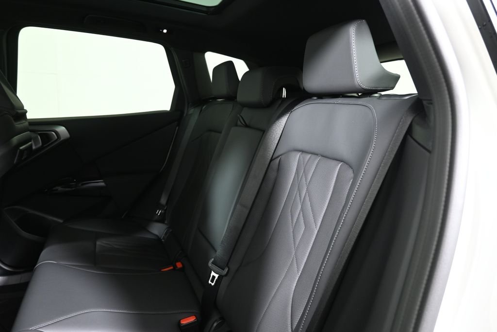 Used 2026 Alpine White BMW 30 xDrive image 4