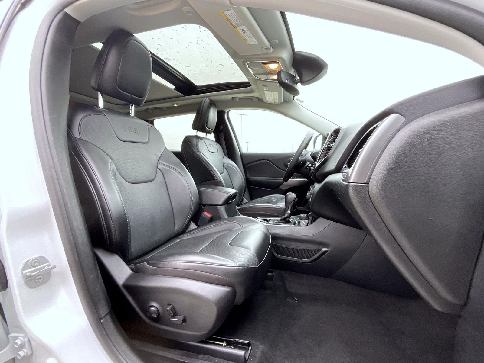 Used 2022 White Jeep Limited image 16