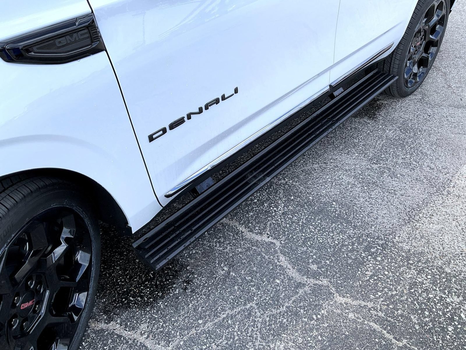 New 2026 Glacier White Tricoat GMC Denali Ultimate image 23