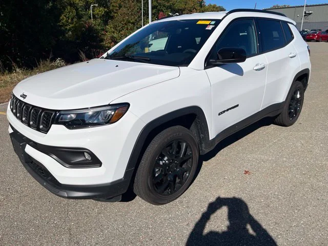 Certified Used 2026 White Jeep Latitude image 7