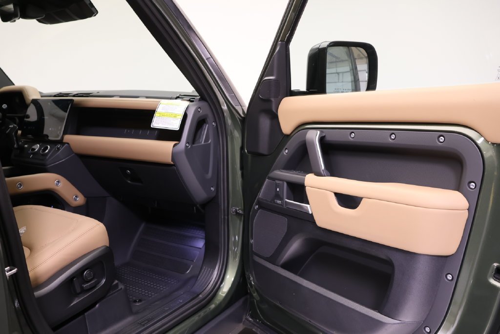 New 2026 Woolstone Green LAND ROVER X-Dynamic SE image 39
