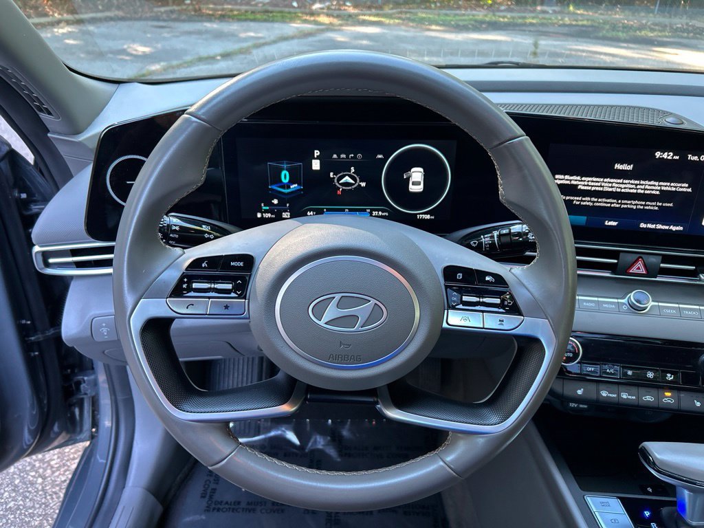 Used 2025 Gray Hyundai SEL Convenience image 20