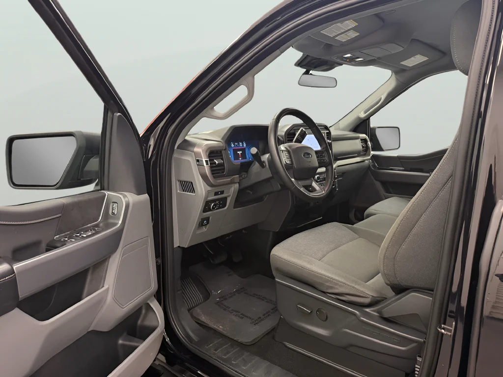 Used 2025 Black Ford XLT image 10