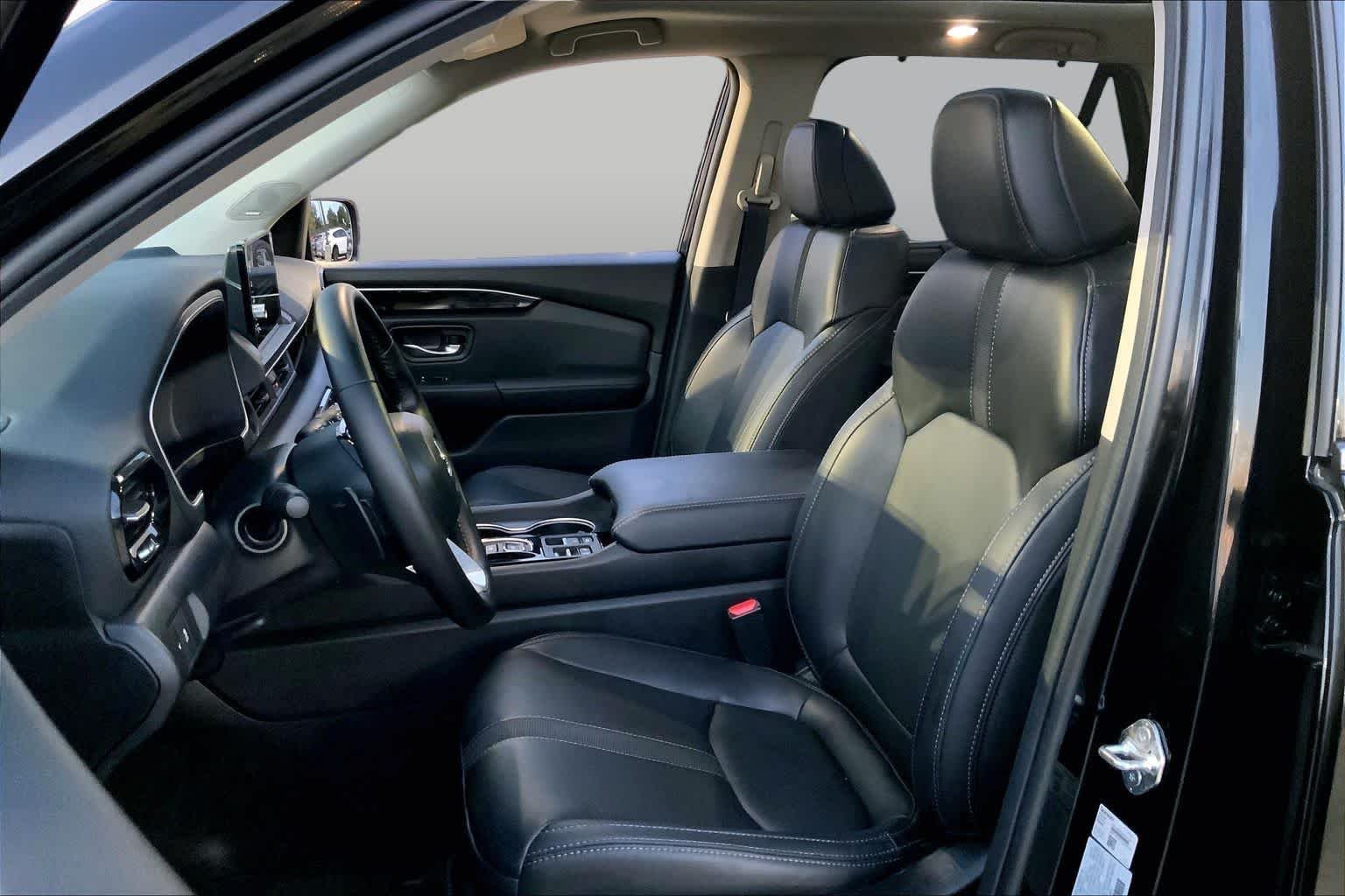 Used 2025 Crystal Black Pearl Honda Touring image 8