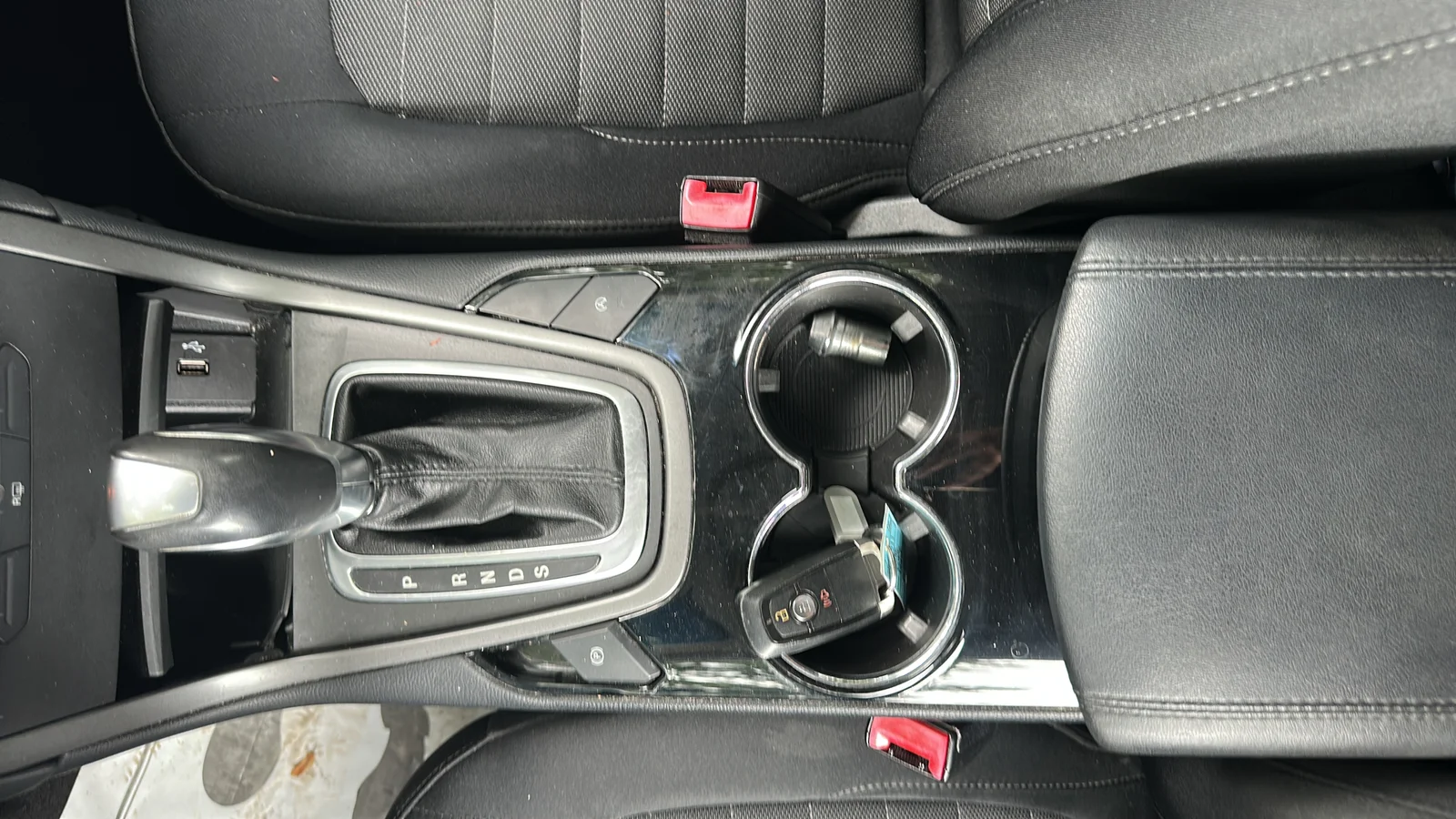 Used 2018 Black Ford SE image 13