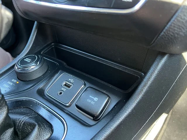 Used 2019 Gray Jeep Limited image 30