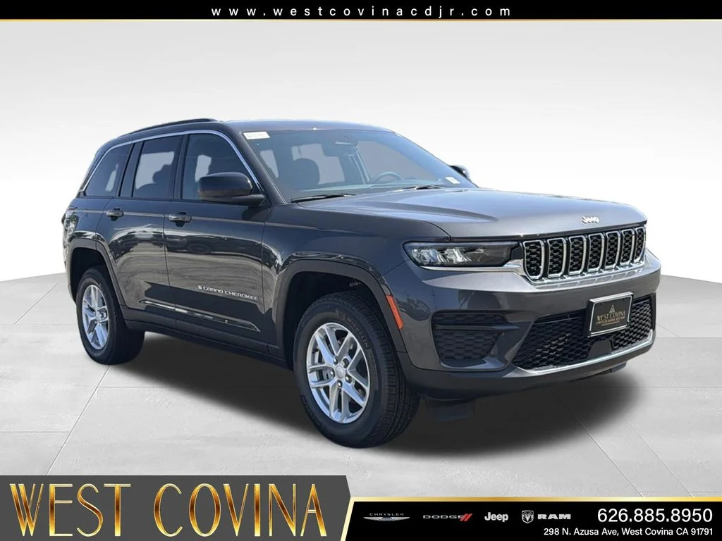 New 2026 Baltic Gray Metallic Clearcoat Jeep Laredo image 5