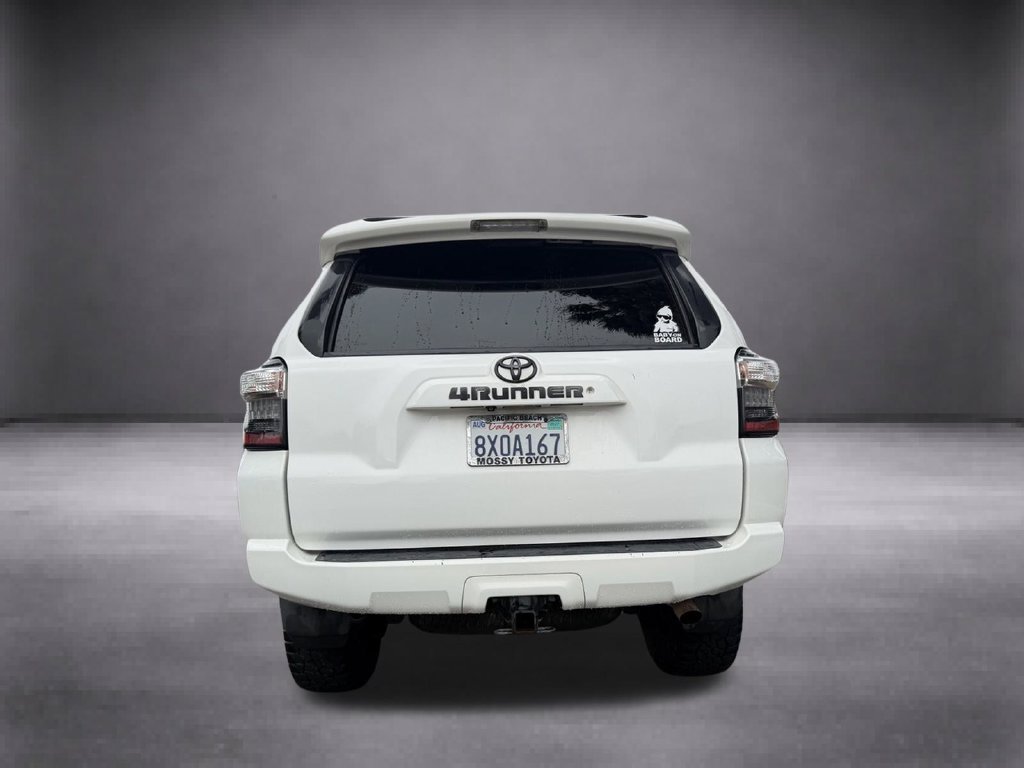 Used 2015 White Toyota SR5 image 11