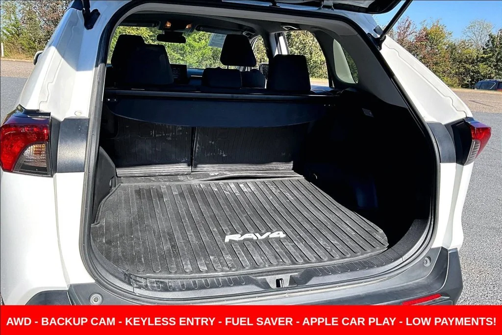 Used 2020 White Toyota XLE image 26