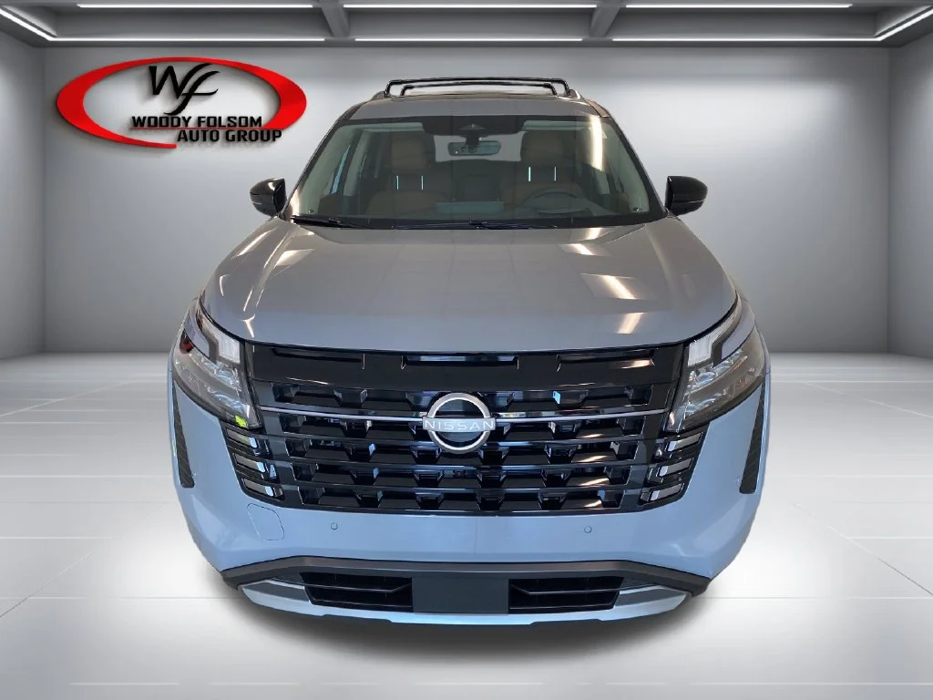 New 2026 Gray Nissan Platinum image 3