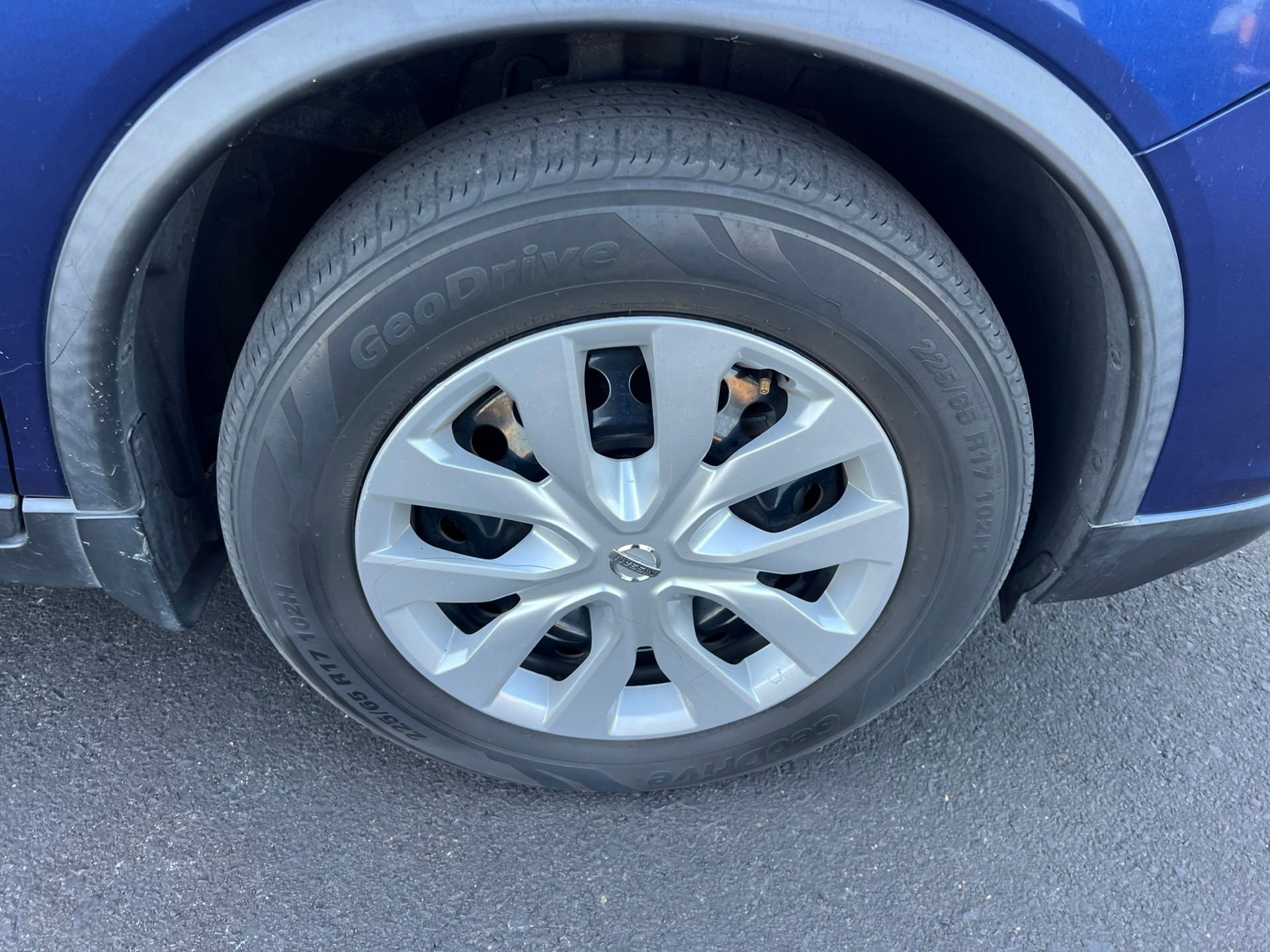 Used 2020 Blue Nissan S image 13