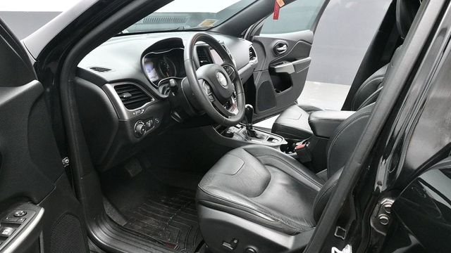 Used 2021 Black Jeep Latitude Lux image 13