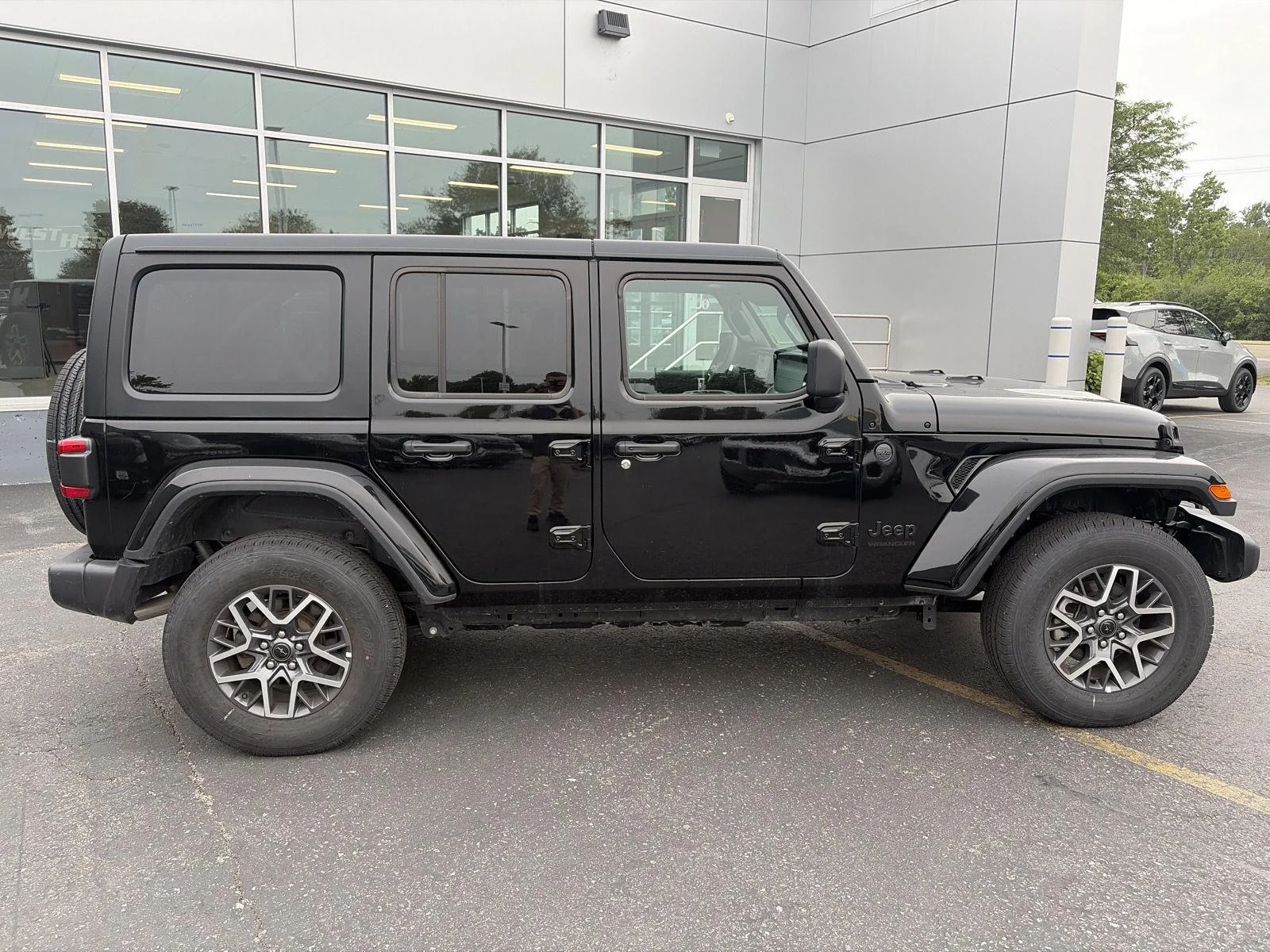Used 2026 Black Jeep Sahara image 8
