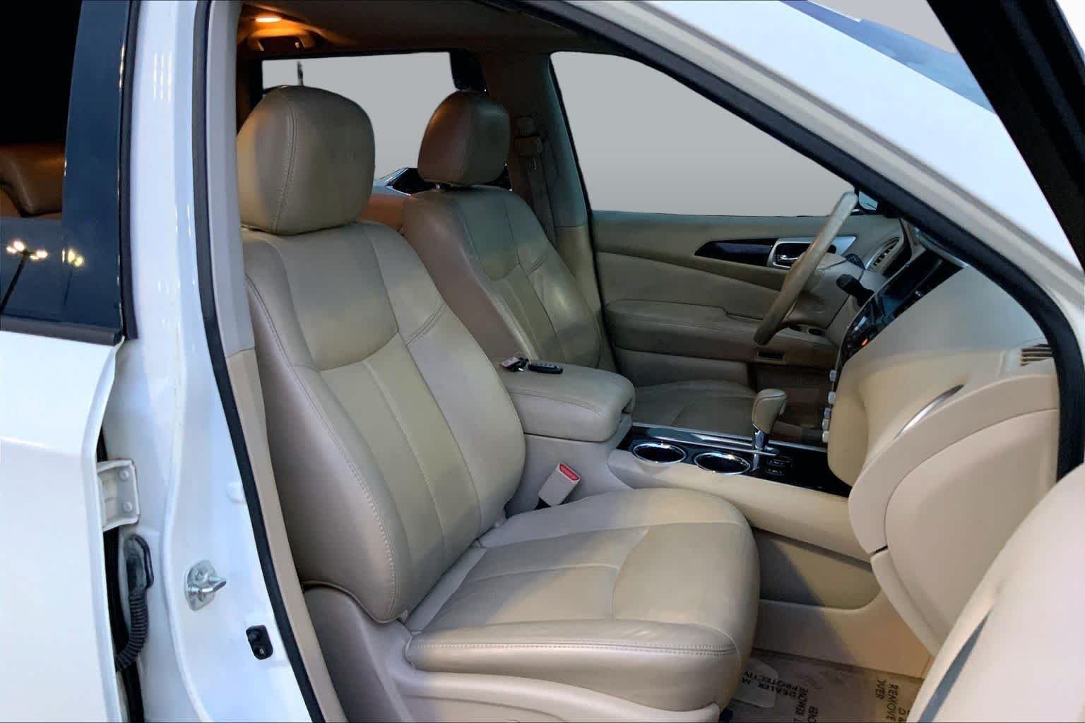 Used 2014 Moonlight White Nissan SL image 9