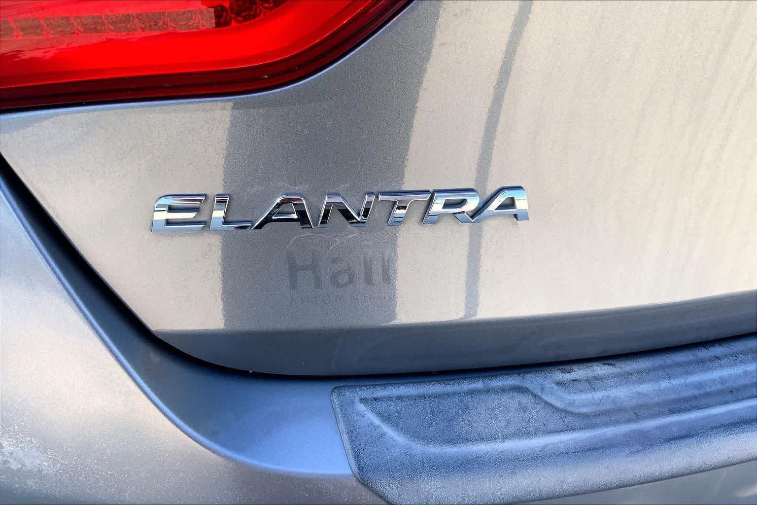 Used 2016 Galactic Gray Hyundai  image 33