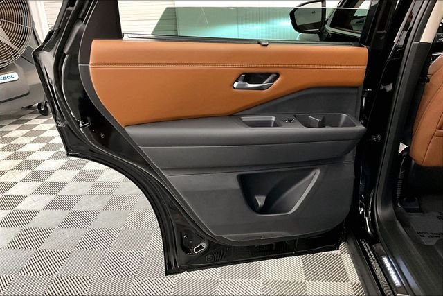 New 2026 Super Black Nissan Platinum image 36