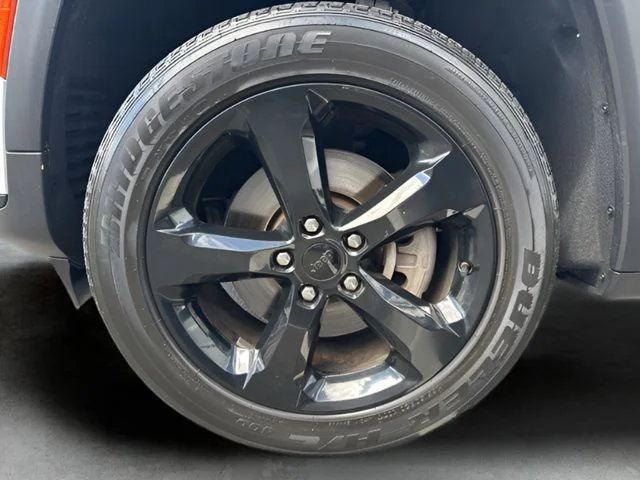Used 2023 White Jeep Altitude image 45