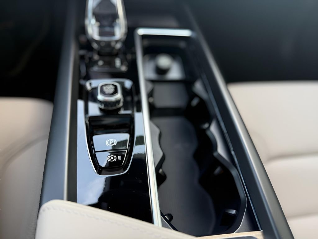 2026 Volvo XC60 Plus - Photo 20