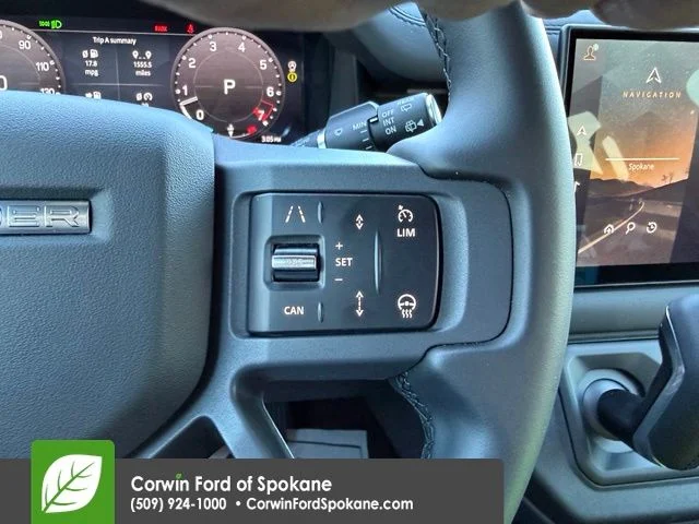 Used 2025  Land Rover X-Dynamic SE image 26
