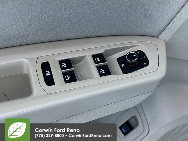 Used 2019 Pure White Volkswagen 3.6L V6 SE image 17