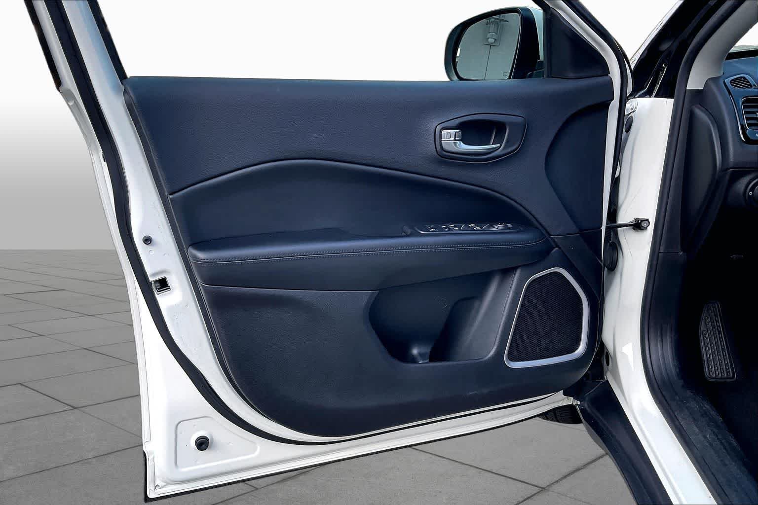 Used 2019 White Clearcoat Jeep Latitude image 20