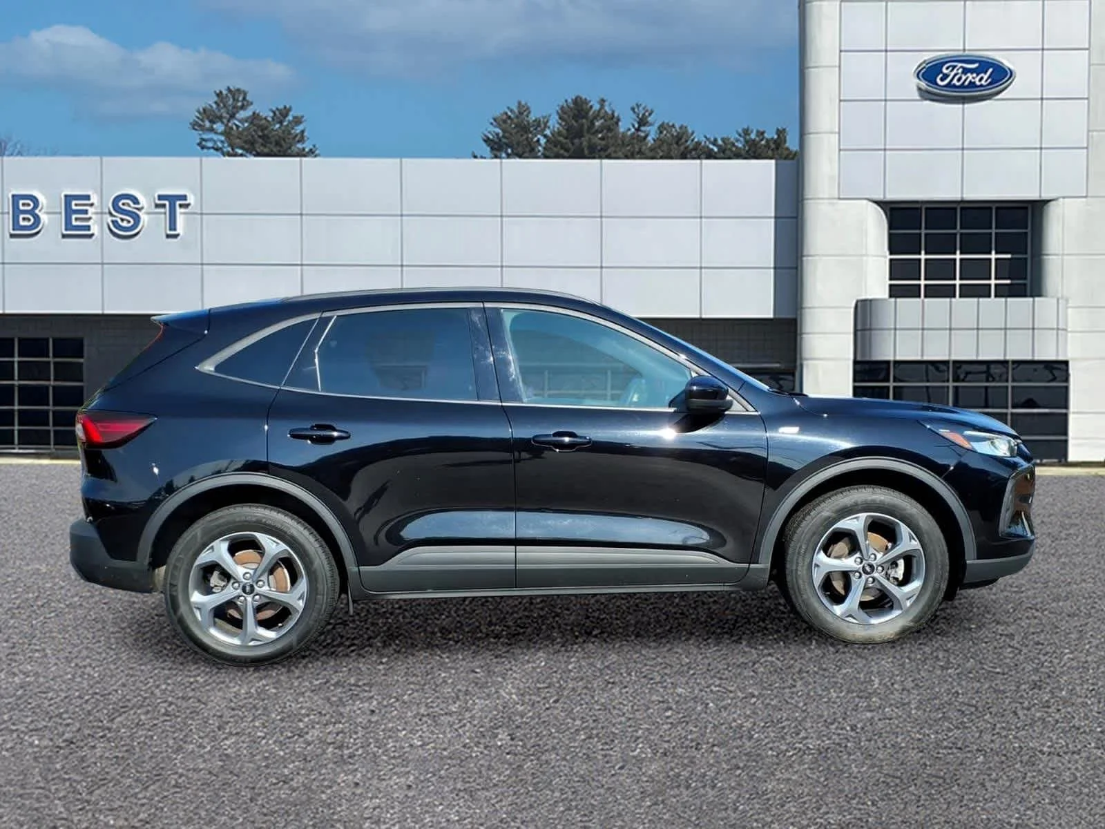 Used 2025 Agate Black Metallic Ford ST-Line Select image 4