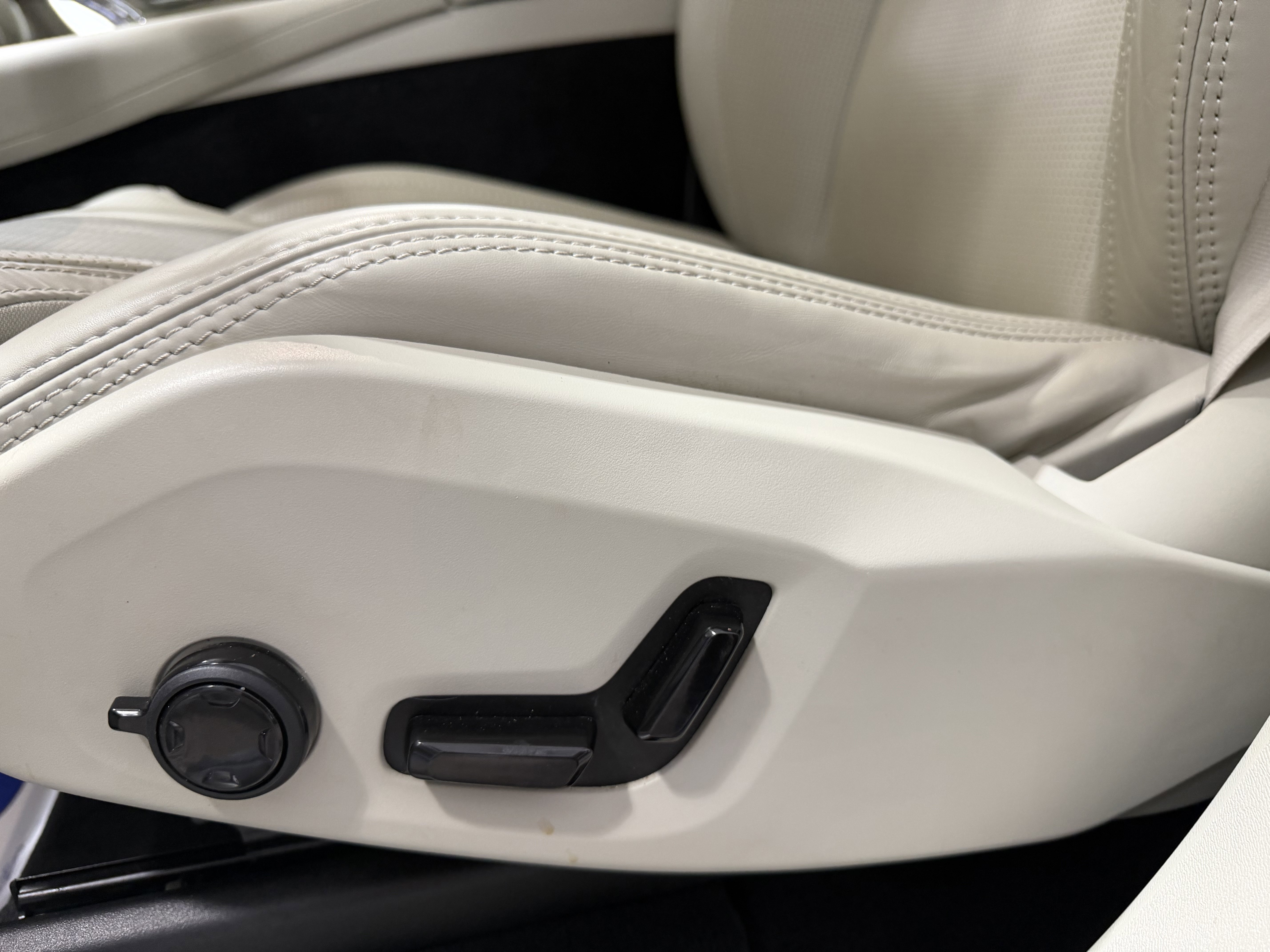 2023 Volvo XC90 Ultimate - Photo 13