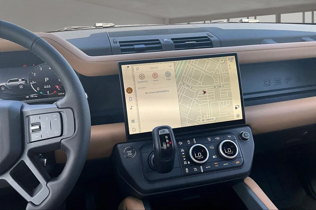 New 2026 White Land Rover X-Dynamic SE image 7