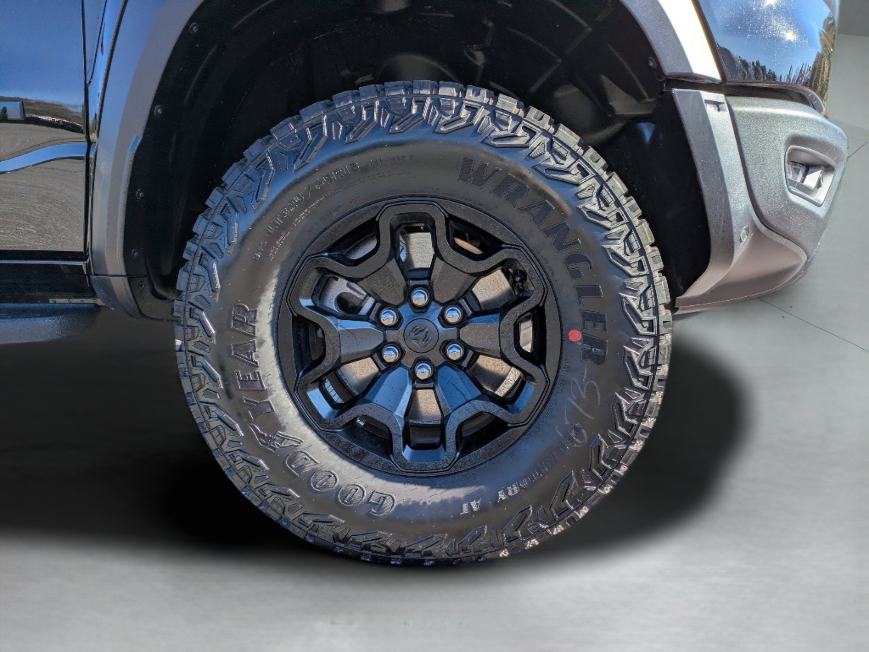 New 2026 Diamond Black Crystal Pearl-Coat Exterior Paint RAM RHO image 12