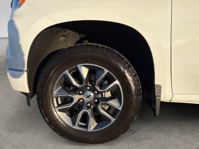 Used 2025 White Chevrolet RST image 9