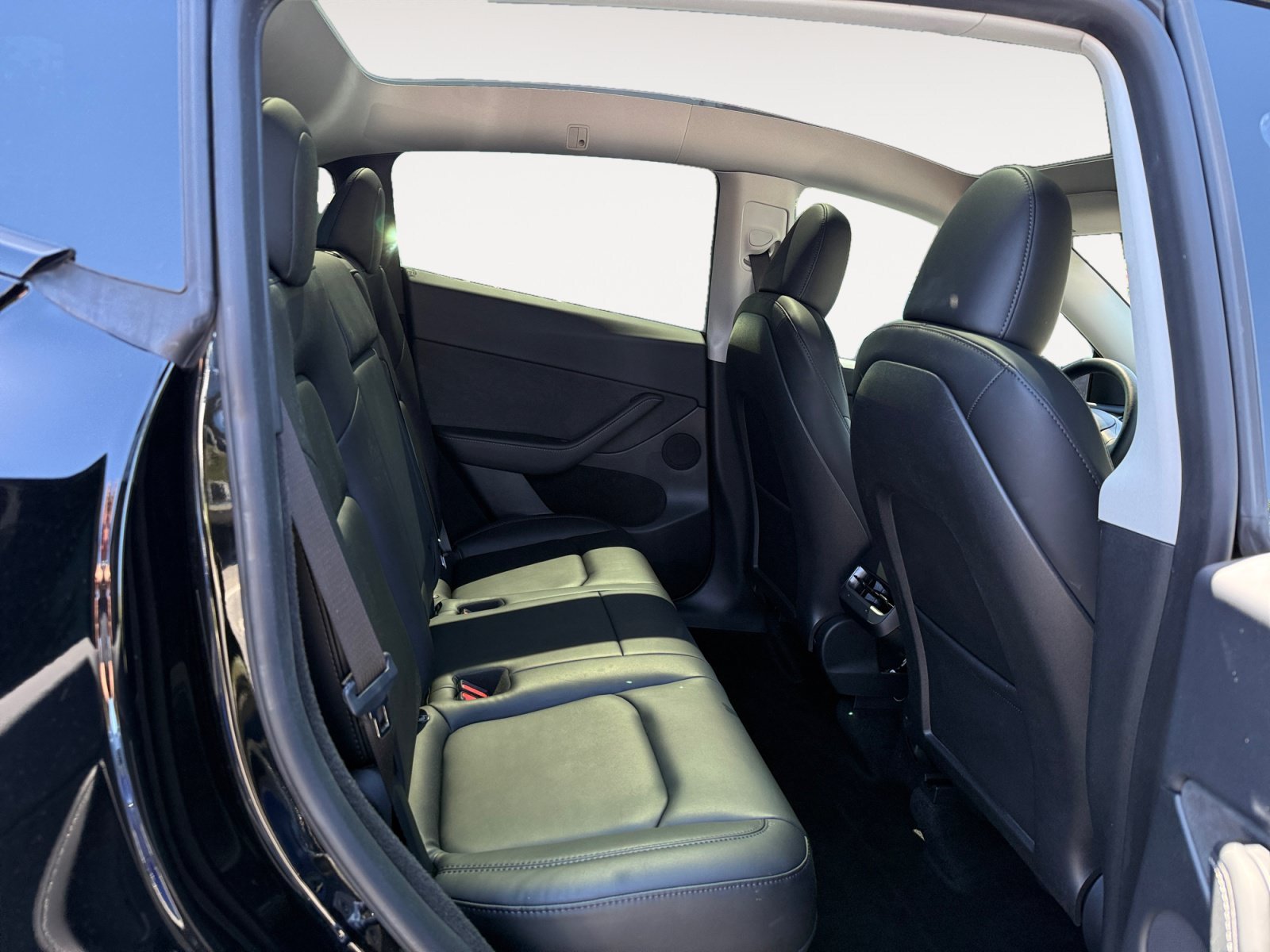 Used 2023 Solid Black Tesla Standard Range image 18