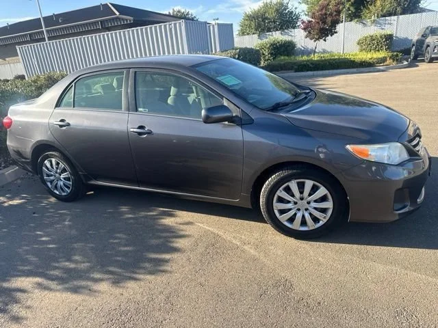 Used 2013 Magnetic Gray Metallic Toyota LE image 4
