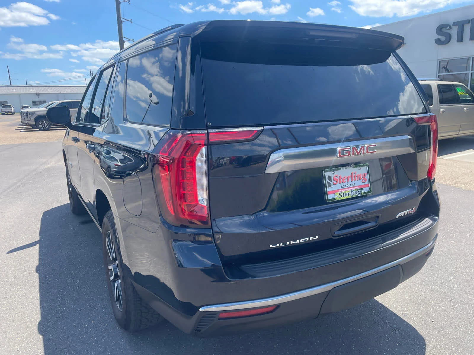 2023 GMC Yukon AT4 - Photo 8