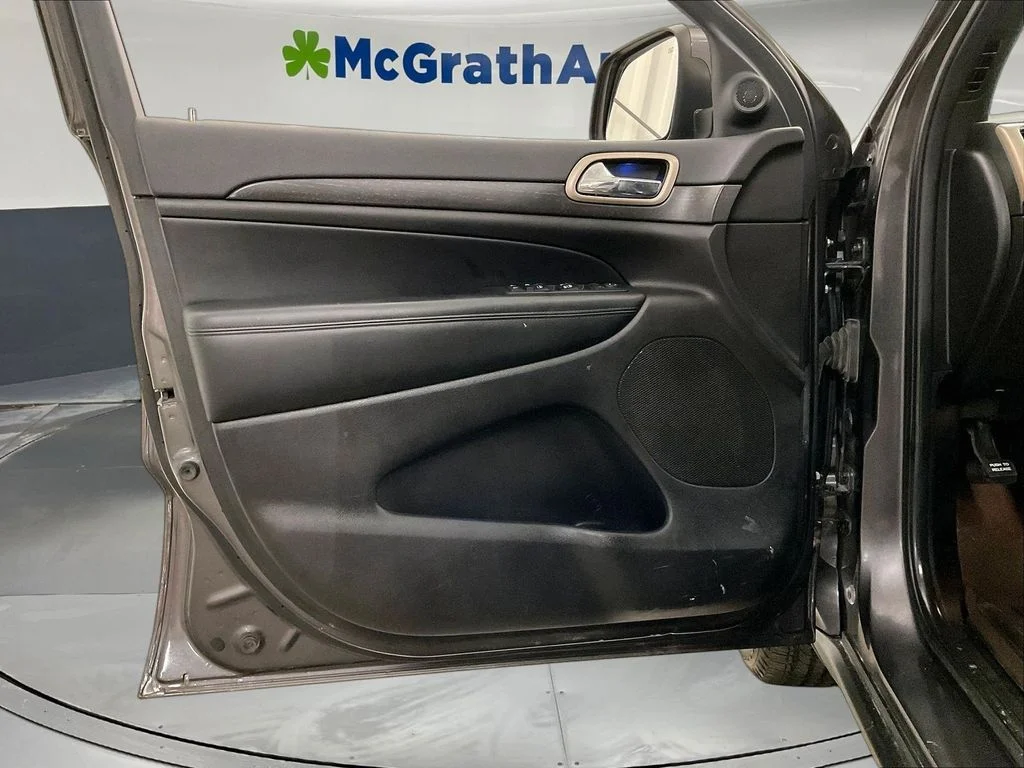 Used 2017 Gray Jeep Laredo image 27