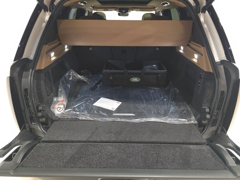 New 2026 Fuji White Land Rover SE image 19