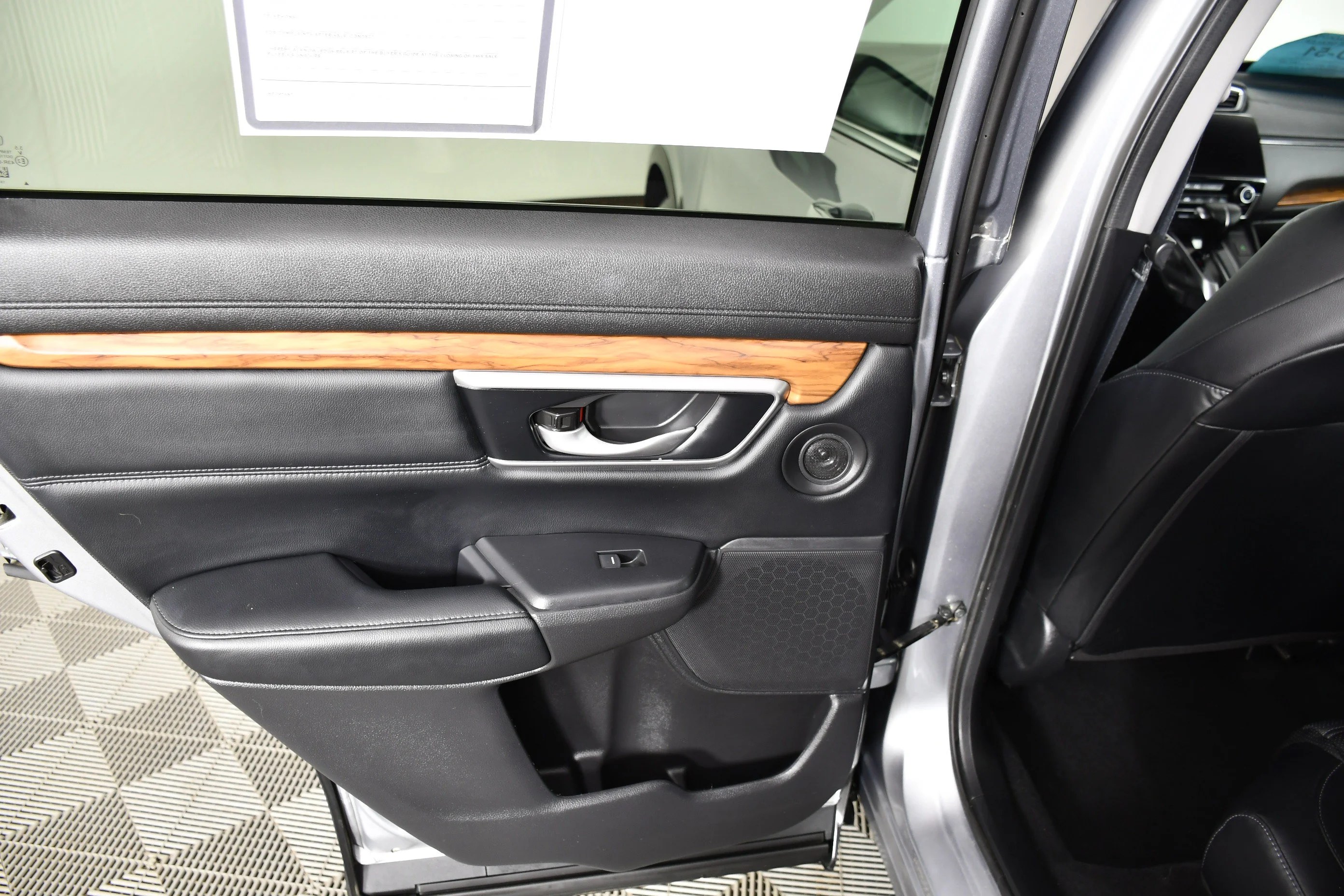 Used 2019 Lunar Silver Metallic Honda Touring image 47