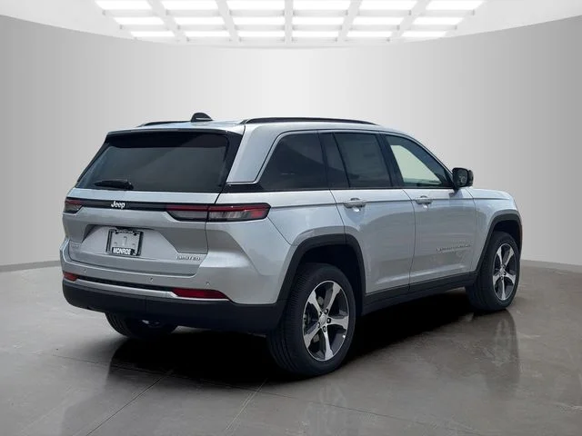 New 2026 Silver Zynith Exterior Paint Jeep Limited image 7