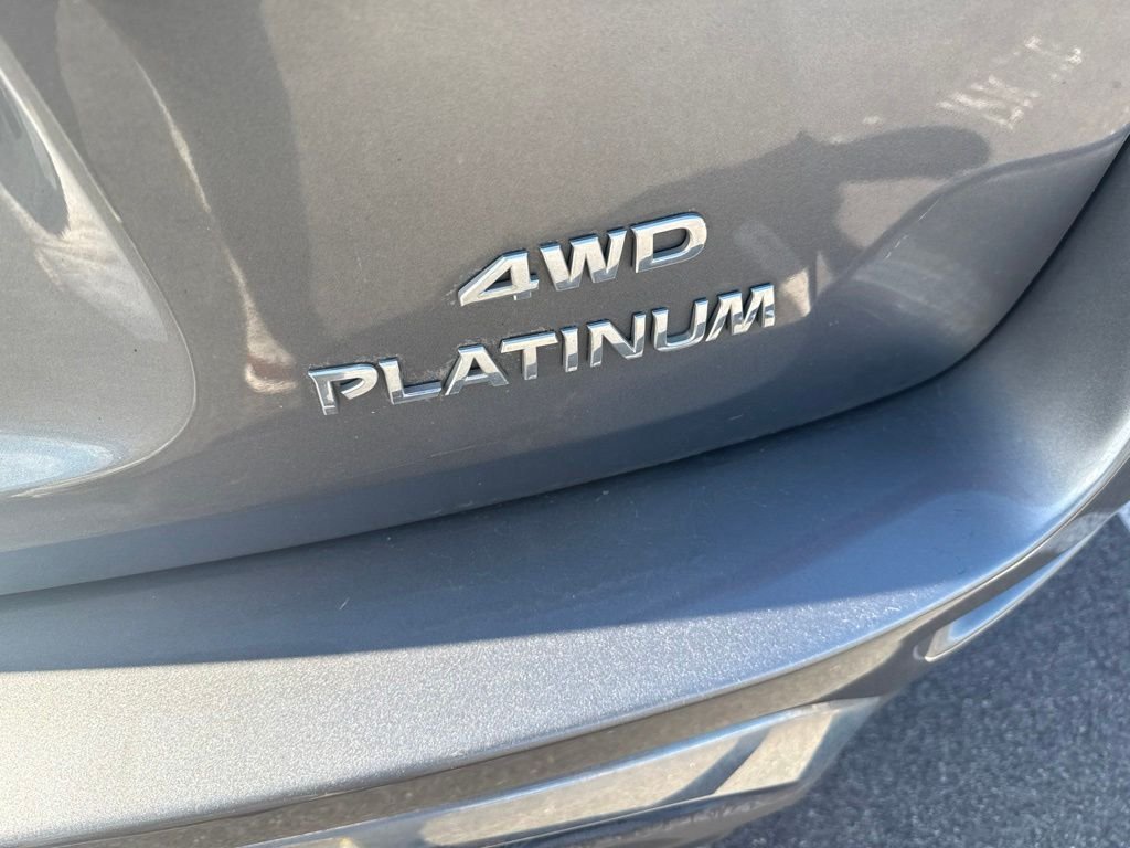 Used 2020 Gray Nissan Platinum image 13