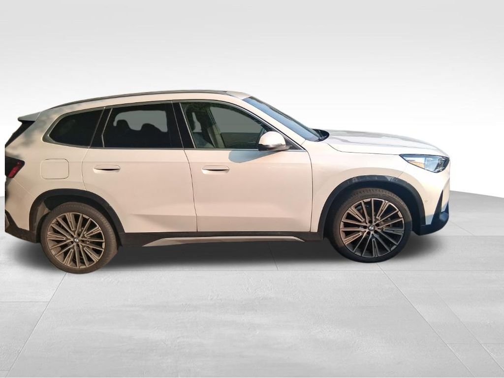 Used 2025 White BMW xDrive28i image 13