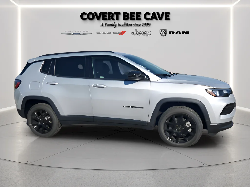 New 2026 Silver Zynith Metallic Clearcoat Jeep Latitude image 16