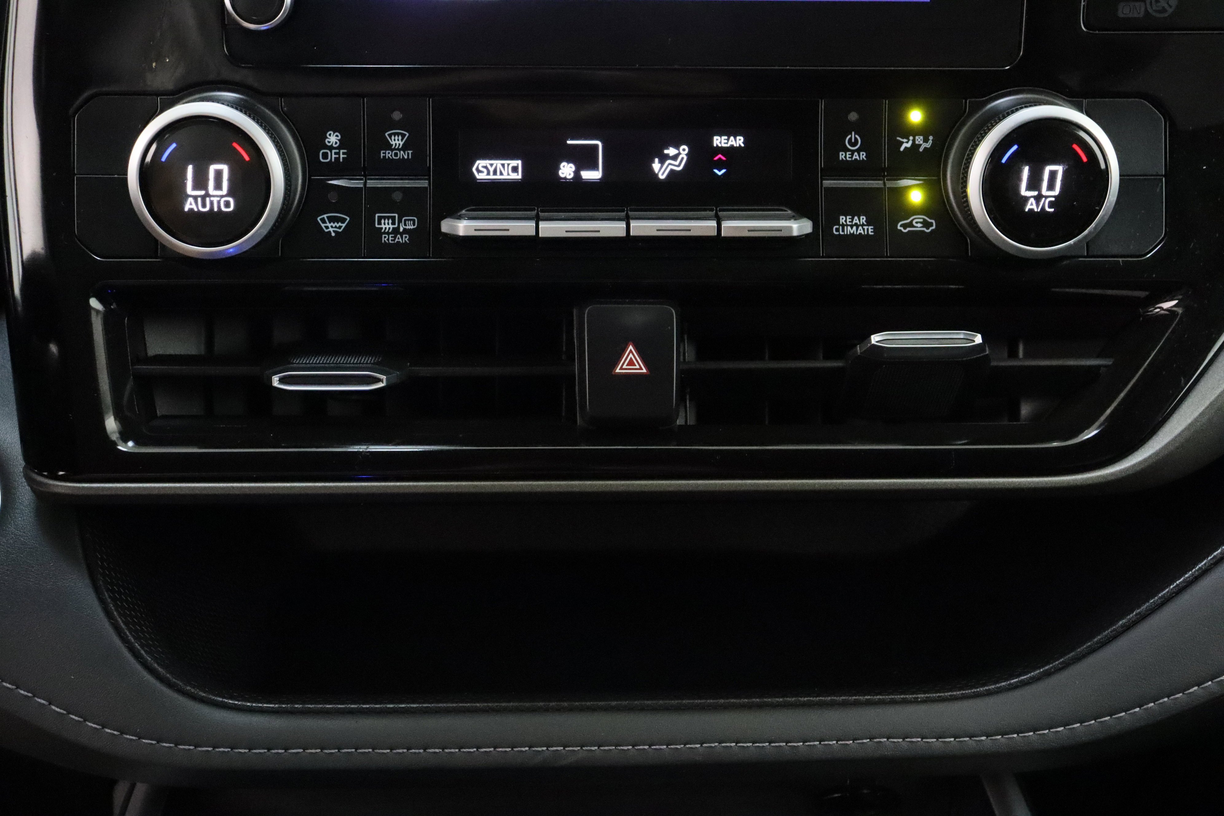 2025 Toyota Highlander LE - Photo 20